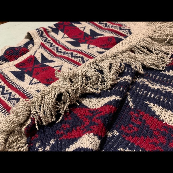 Tribal/Aztec Print Poncho Sweater // one size - Picture 4 of 6